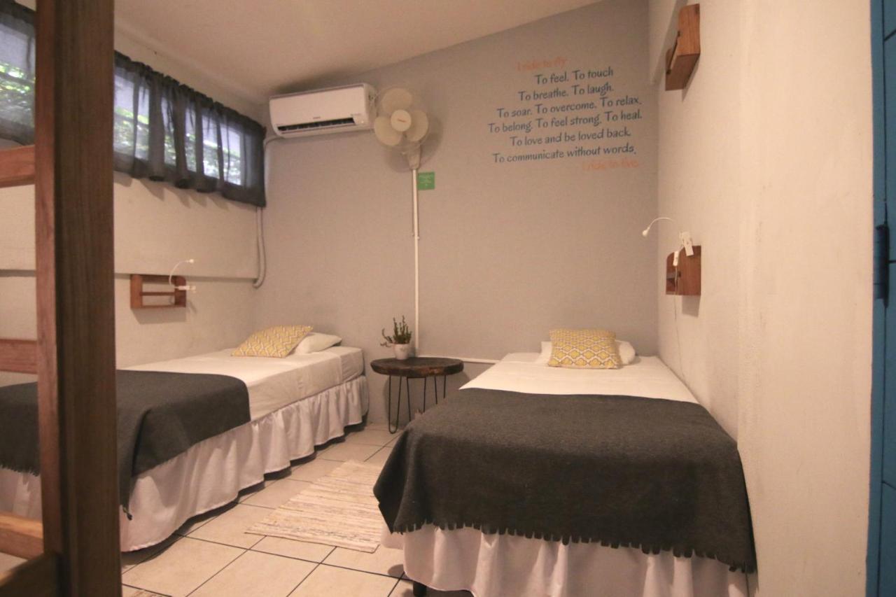 La Bicicleta Hostal Managua Exterior photo